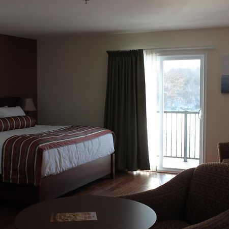 Lanes Riverhouse Inn & Cottages Montague Δωμάτιο φωτογραφία