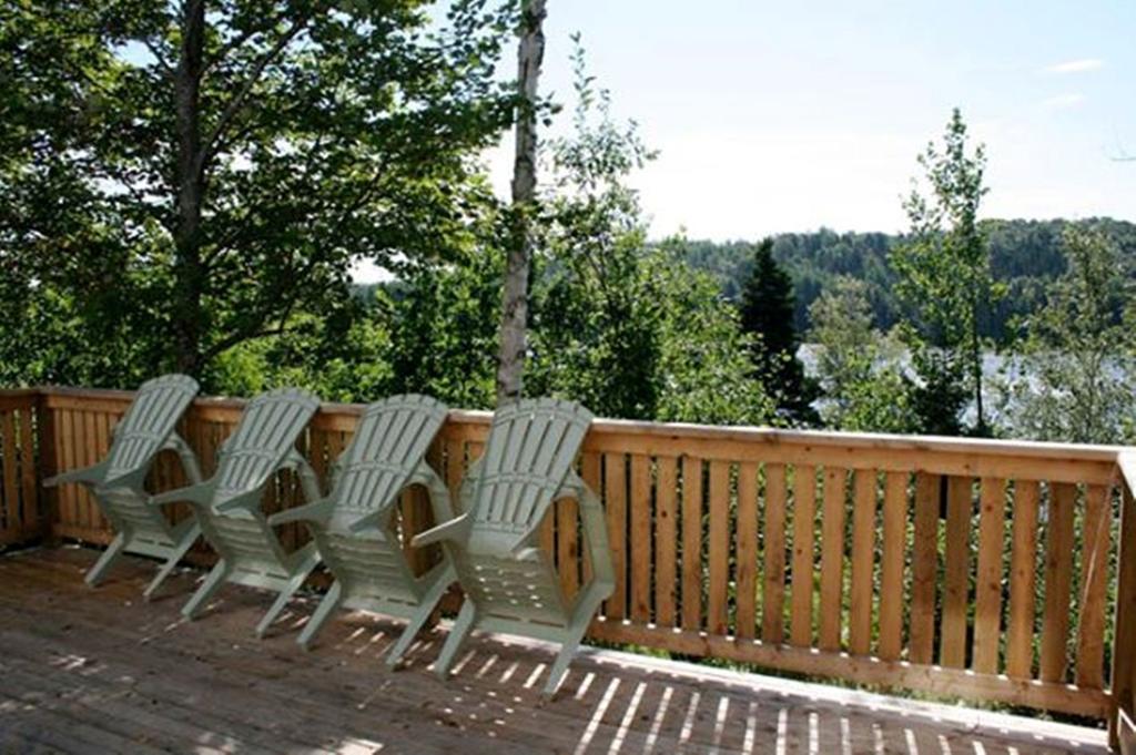Lanes Riverhouse Inn & Cottages Montague Δωμάτιο φωτογραφία