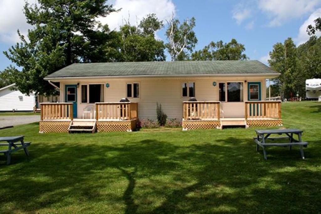 Lanes Riverhouse Inn & Cottages Montague Δωμάτιο φωτογραφία